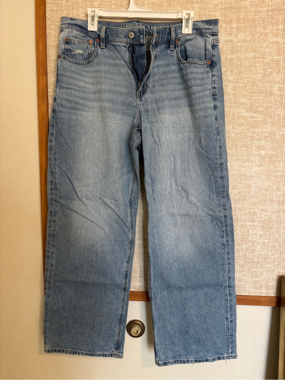 American Eagle Outfitters Women’s Light Wash Relaxed Straight Jeans Size 12
